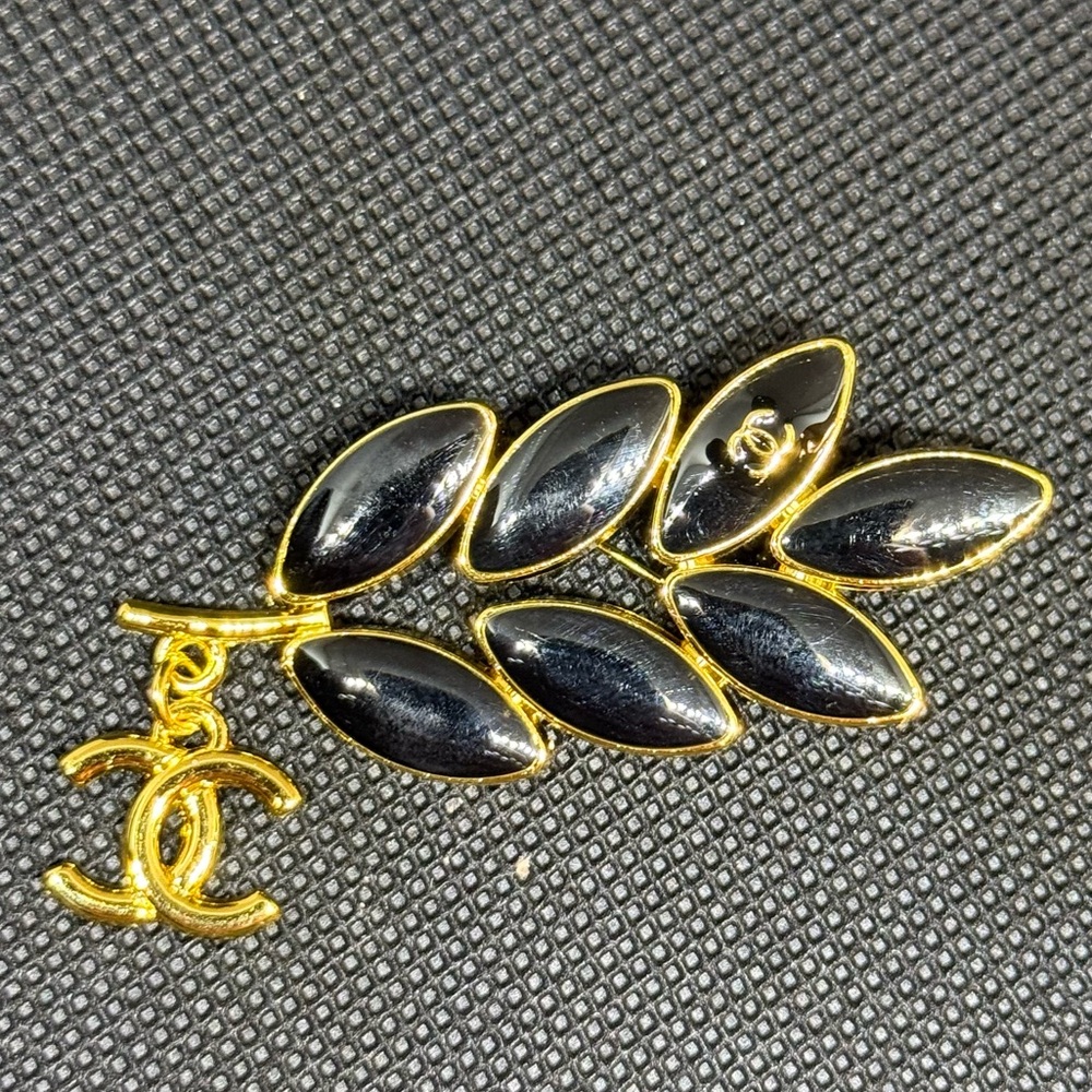 Beautiful Brooch 💎 - Picture 5 of 6